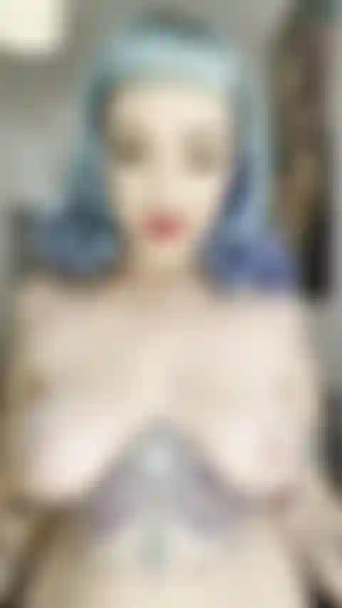 Je te taquine avec mes seins.