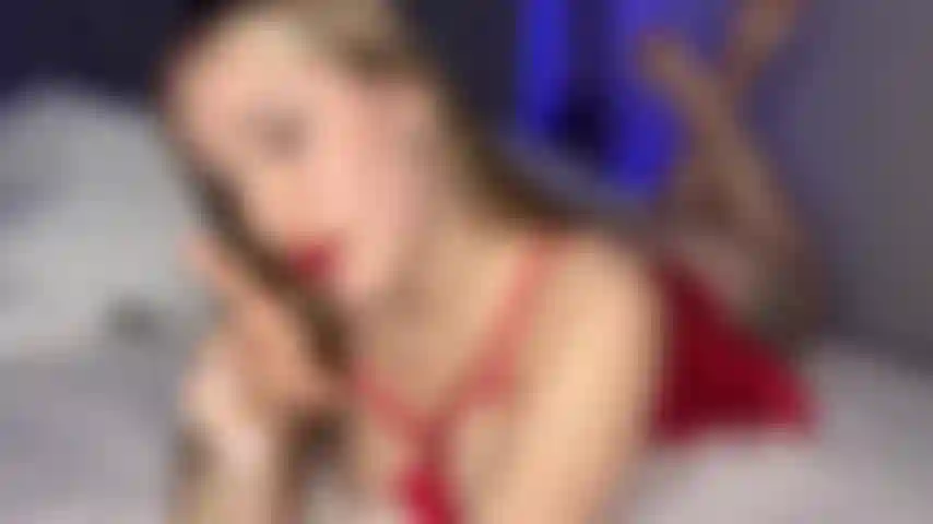 Taquine l'assistante du père noël avec sa langue et ses lèvres rouges.