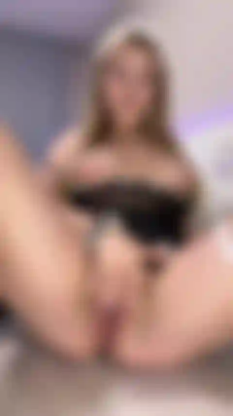 Je veux me baiser la chatte avec un gode mmm.