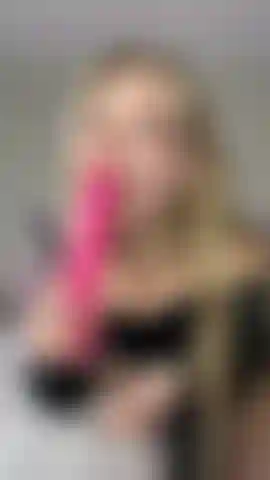 Mmmmmm, chevaucher ta bite, c'est tellement bon.