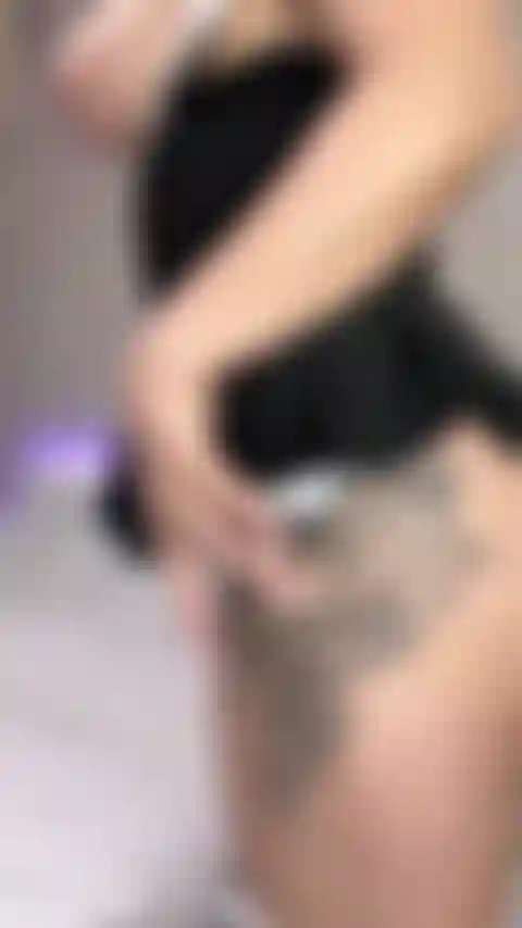 Ta sale servante joue avec la chatte.