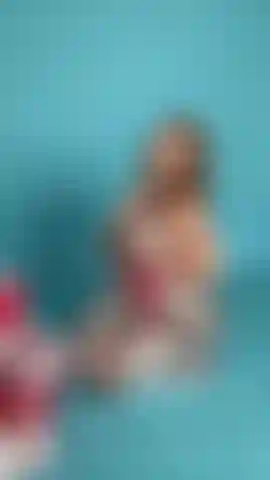 Le père noël a un cadeau pour toi, tu veux le déballer ?