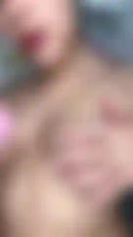 Dans la salle de bain.