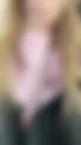 Dans la cabine d'essayage, je te taquine uuuu.