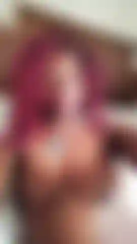 J'adore ma chatte rose nue.