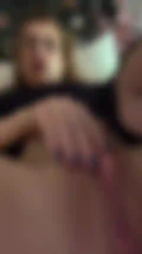 Des gémissements de besoin tôt le matin.