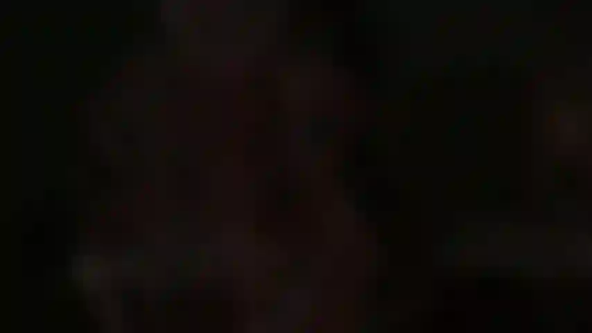 Branle-toi sur mes seins.