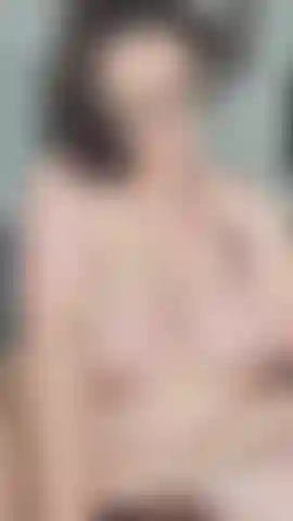 Dixie doll ringard milf nue taquine.