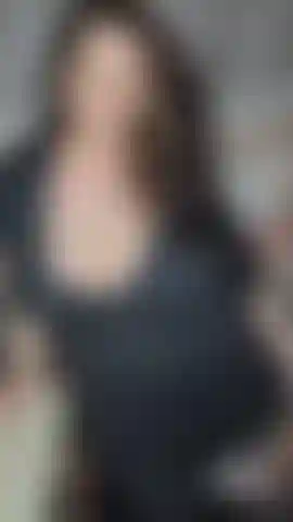 Une milf chaude, une dixie toute habillée.