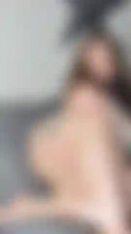 Une déesse bbw, un culte des seins dixie en douce lingerie d'été.