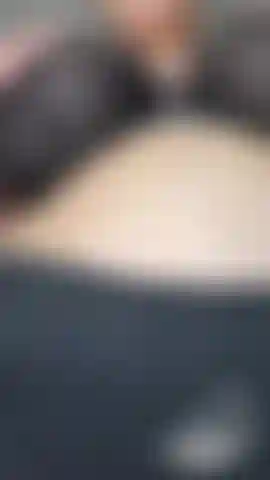 Une géante bbw chaude gère les courbes.