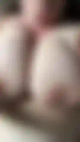 Pov kates seins pendant qu'elle baise.