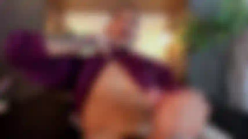 Je joue avec ma grosse bite.