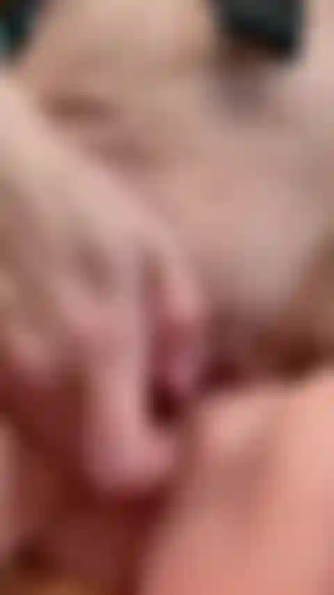 Tribing avec une poupée sexuelle.