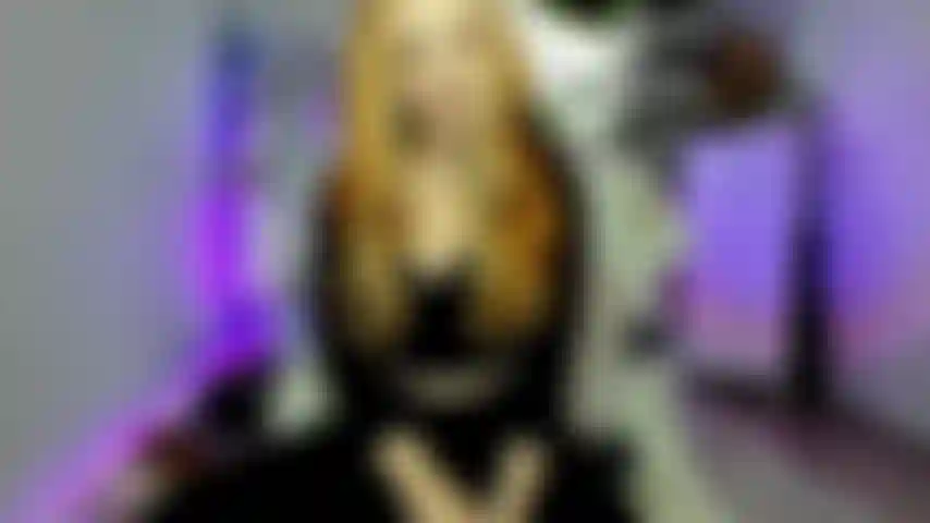 Encouragement femme (femdom, encouragement sissification).