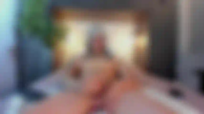 Je joue avec ma bite jusqu'à ce qu'elle explose.