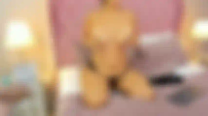 J'écarte ma petite chatte pour toi.