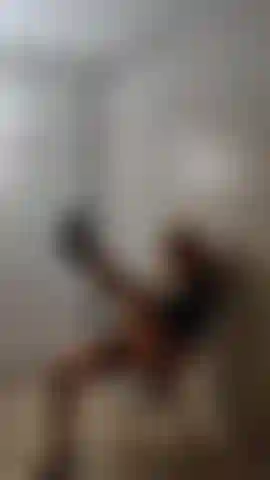 Je me suis excitée sur une chaise.