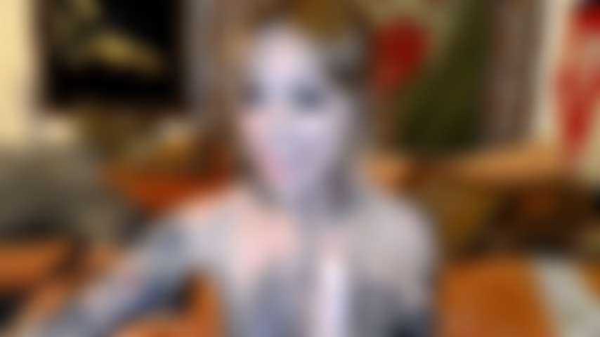 ( Muette) je baise tous mes trous en séance de cam.