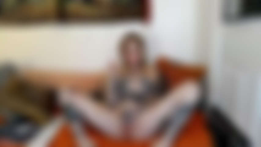 ( Muette) éjacule avec mon vibromasseur, ma pointe vibrante dans le cul et ma chatte bourrée lors d'une séance de cam.