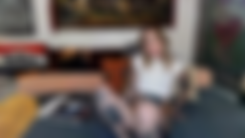 Je me doigte et je jouis lors d'une séance de webcam.