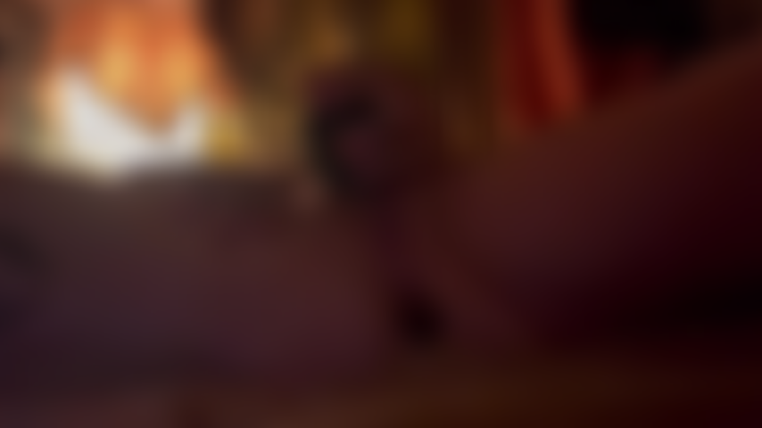 ( Muette) éjacule et gicle un peu en utilisant mon jouet rose. Aussi un plug anal.