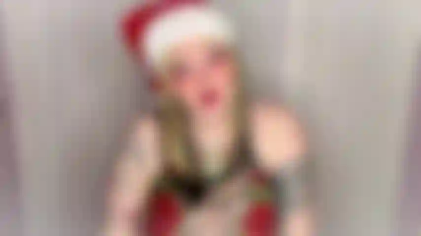 Signalez bukkake, un elfe gay du centre commercial, vous êtes au centre commercial pour faire des achats de noël de dernière minute. Le père noël du centre commercial est là, avec une équipe d'elfes très chamois qui l'aident. Vous allez aux toilettes et un elfe vous suit. Puis plus encore. Et plus encore. Et plus encore.