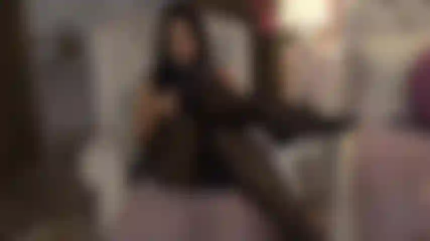 Coutume : semelles gainées de nylon adorant.