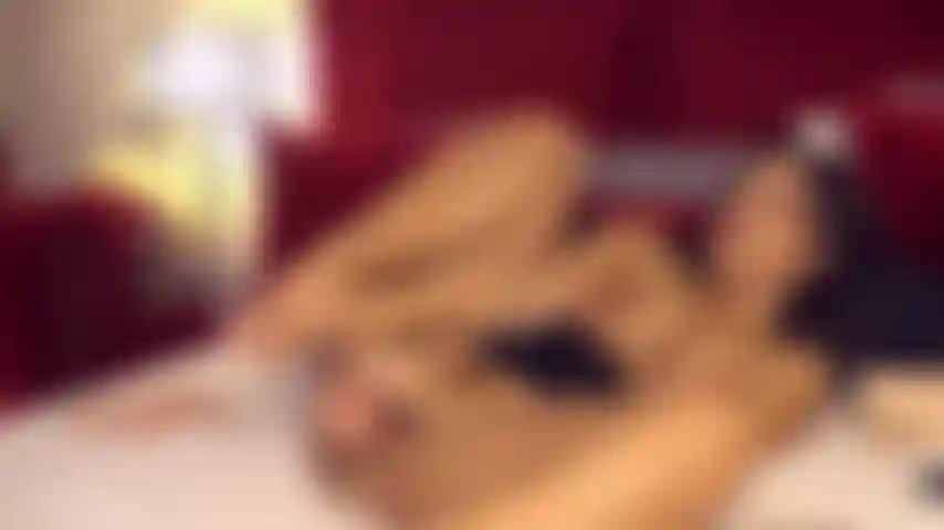 Passionnément baisée, nous terminons avec un footjob juteux.