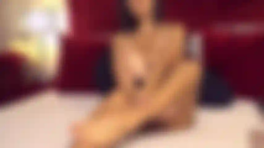 Attirée dans mon monde, comme un aimant, utilisant mes jambes et mes pieds séduisants comme appât... L'as-tu pris ?