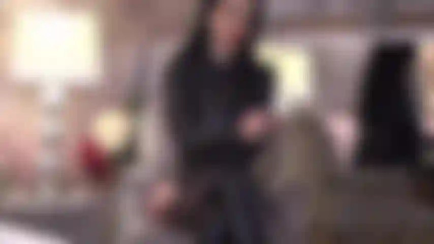 Sur le point d'exposer ta petite bite de perdant devant toute la ville, à moins que tu ne veuilles vider tes comptes bancaires pour moi.