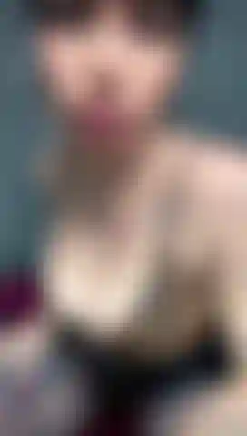 Regarde-moi dans les yeux et laisse-toi entre mes mains !