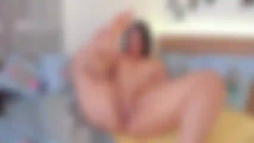 Je veux que tu m'embrasses les pieds en me baisant.