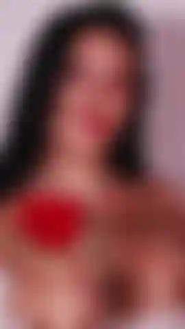 Gros seins brillants.