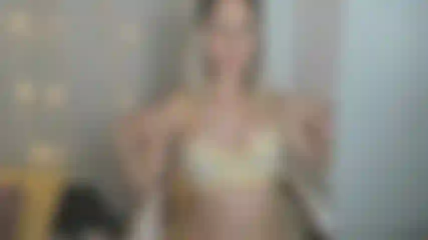 Je fais du bj et je joue avec la chatte avec un gode.