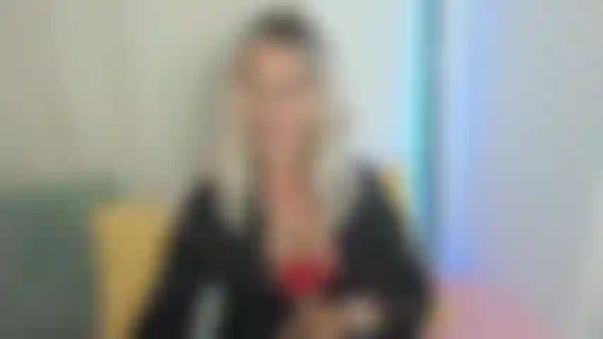 Je baise mon gode dans plusieurs positions, je me doigte le cul.