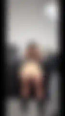 Je me déshabille et je joue.