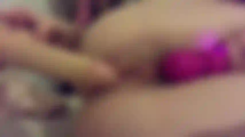 Je vibre et je baise ma chatte