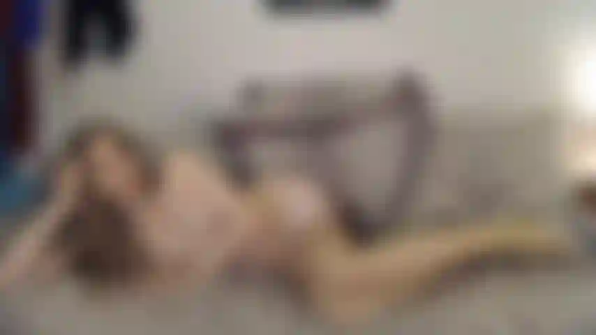 Des bas emmy et des jeux de chatte à talons.