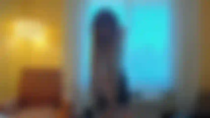 Me déshabille et me caresse le corps dans ma chambre d'hôtel.