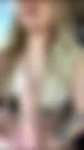 Je m'amuse dans la voiture.