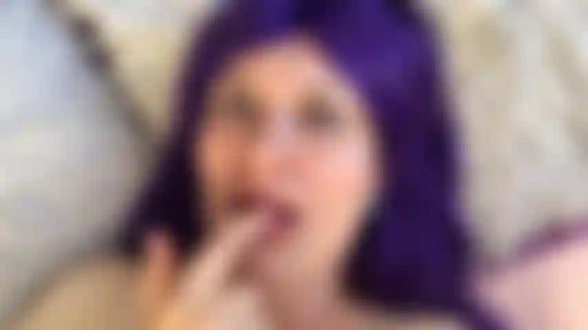 Léchant et suçant les seins, les tétons, les aisselles en position pov, vous suppliant de jouir.