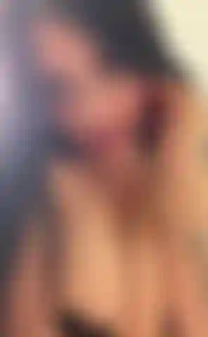 Joue avec ces seins.