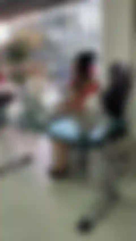 Une secrétaire sexy et chaude.