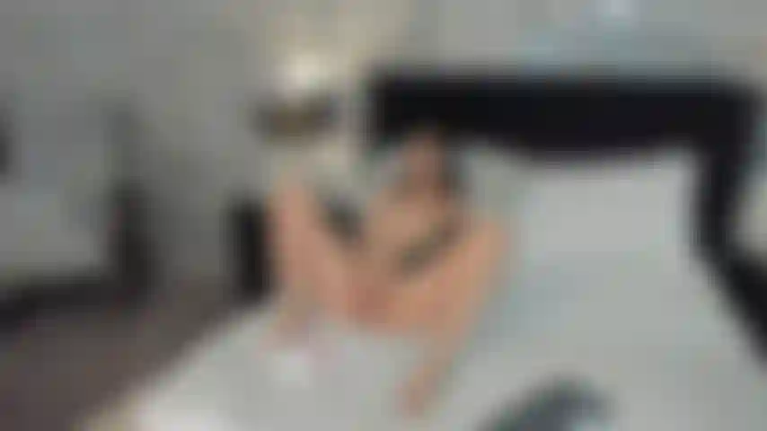 Aimerais-tu jouer avec ma chatte ?