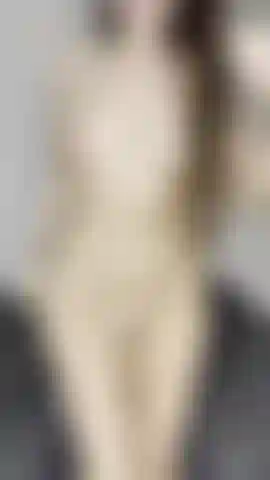 J'utilise mon plug anal avec des gros plans et du twerk.