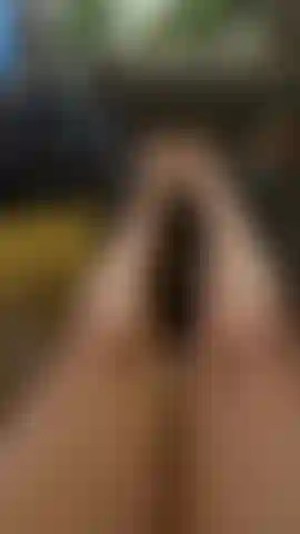 J'adore mes pieds de près avec mes ongles d'orteils en or.