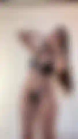 J'essaye ma tenue en latex.