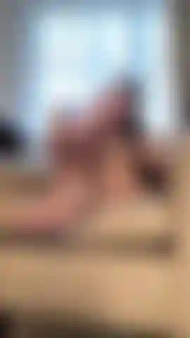 J'adore les pieds dans ma lingerie en latex.