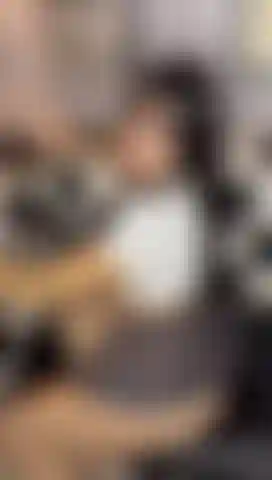 Papa, je veux être baisée fort pendant que tu jouis entre mes jambes !